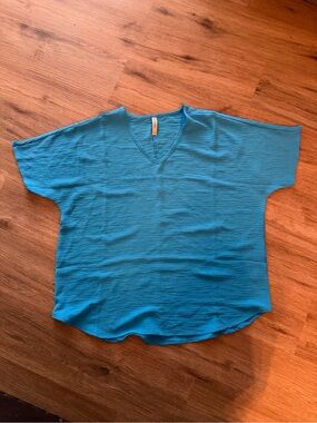 Zenana Outfitters Bright Teal V-Neck Tee